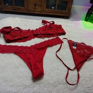 Frederick's of Hollywood Red Lace Bra w/ matching Panties (2)